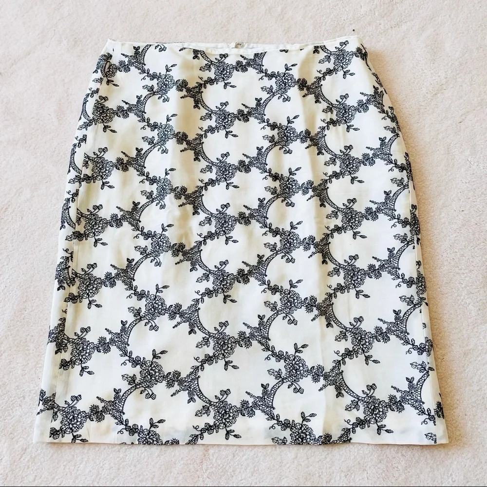Ann Taylor Skirt 12 NWOT Wool Silk Embroidered Floral Lace Midi White Black